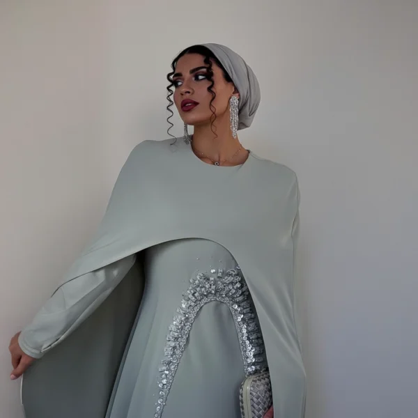 عباية سيلفر راقية بتطريز كريستالي فاخر 2025