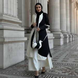 عباية فاخرة أسود وأبيض مودرن 2025 بتطريز راقٍ