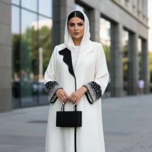 1 عباية بيضاء فاخرة بتطريز أسود وأناقة راقية