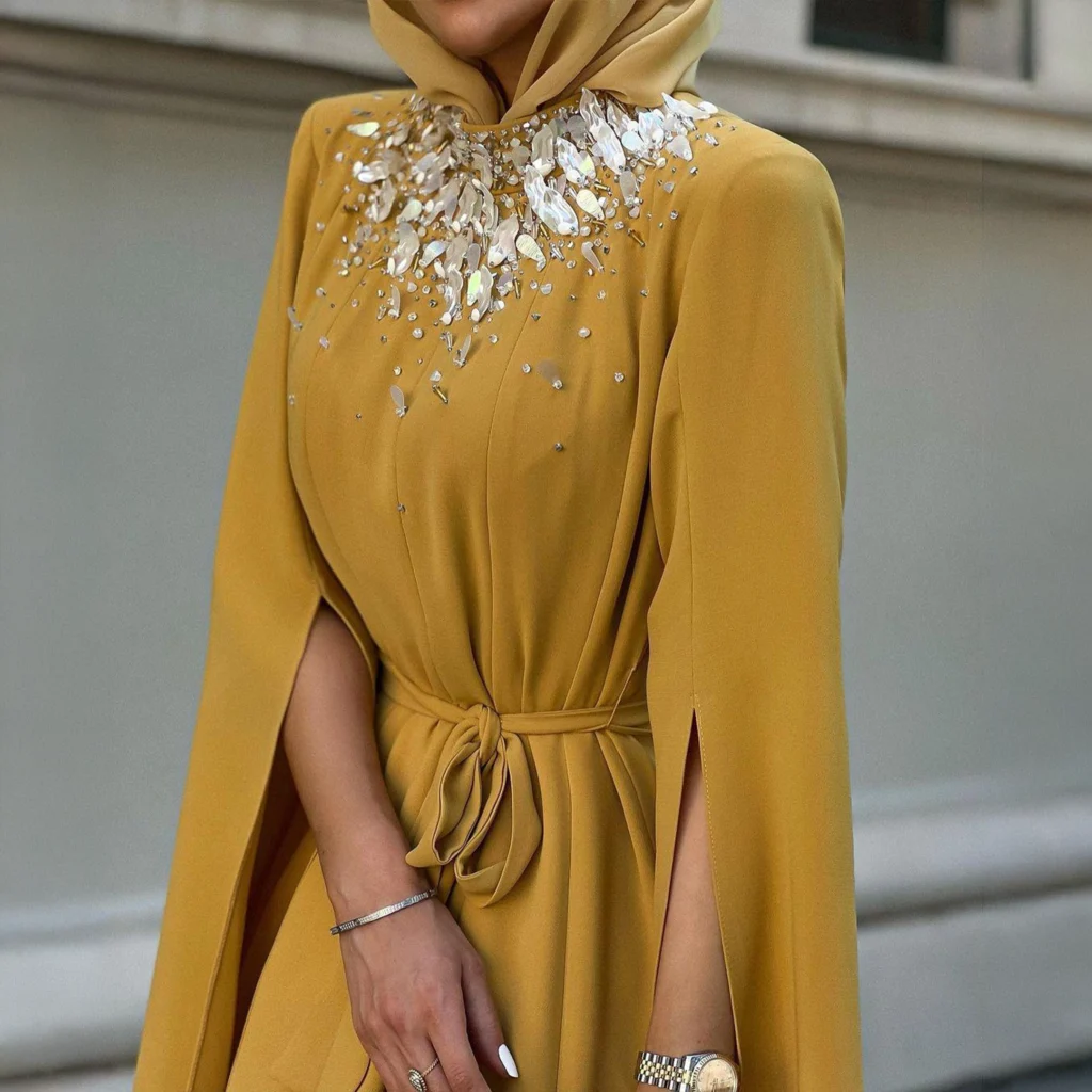 عباية سهرة فاخرة بتطريز لامع – لون مستردة راقٍ