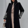 عباية سوداء فاخرة مطرزة بتصميم حديث وأنيق