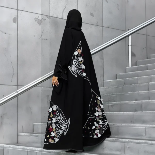 عباية سوداء فاخرة بتطريز ثلاثي الأبعاد أنيق