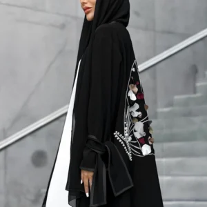 عباية سوداء فاخرة بتطريز ثلاثي الأبعاد أنيق